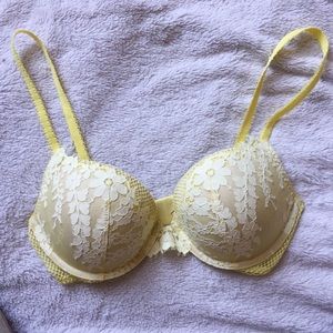 ✨NWOT: Victoria’s secret yellow dream push up bra✨